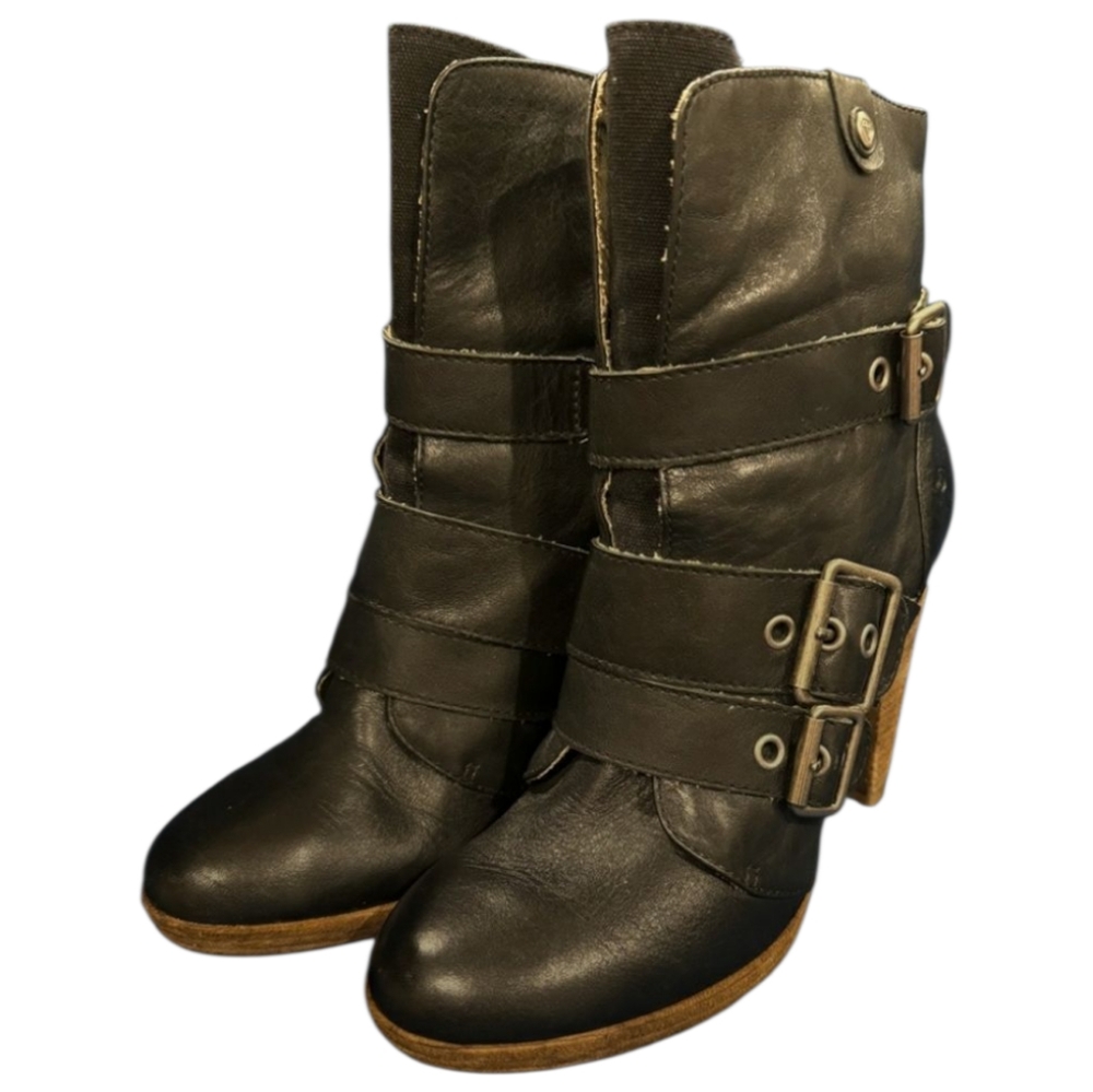 London Underground Boots with Buckle Detail